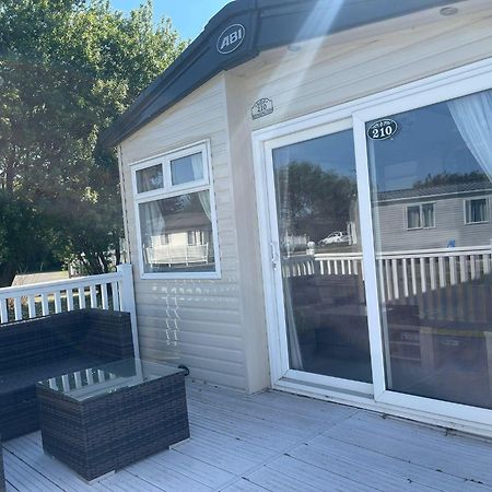 Homely Caravan At Manor Park, Nearby Hunstanton Beach In Norfolk Ref 23039T Esterno foto